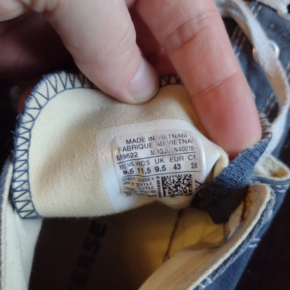 Lot of 2/ 2 Pairs of Converse All Stars Size 9.5 Navy Blue and Maroon - Picture 3 of 7